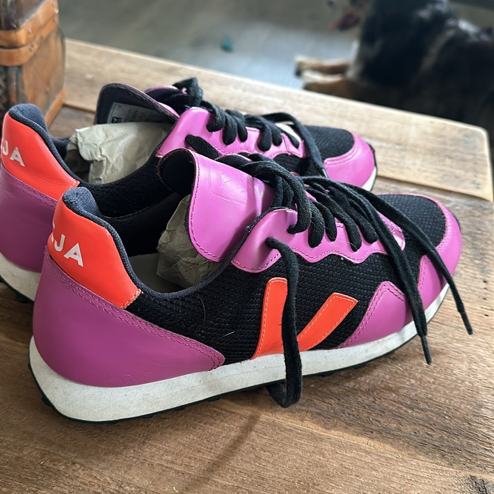 Trade/sell Veja shoes size 8. New pretty purple black and orange tennis shoes. - Picture 2 of 7